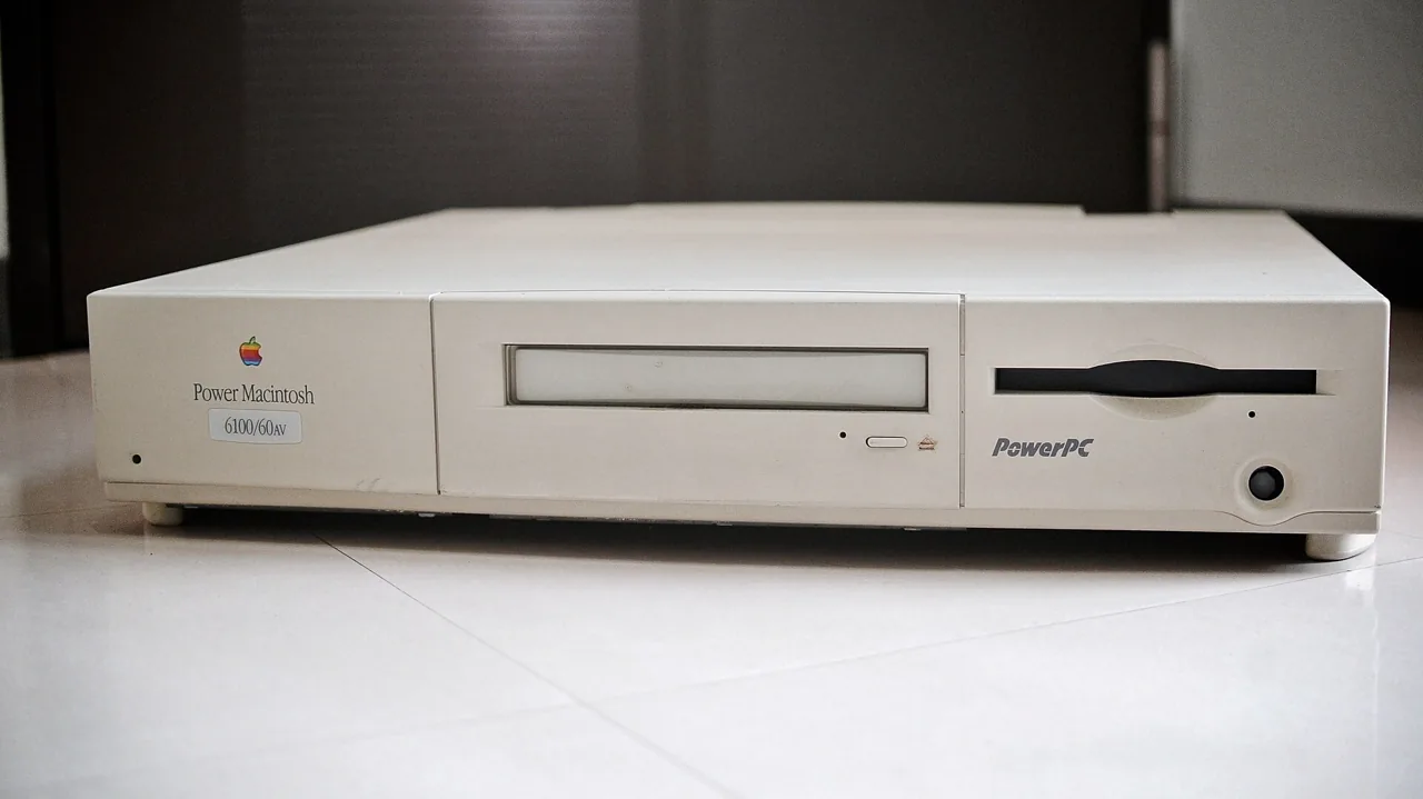 Apple power-macintosh-6100, archival photo
