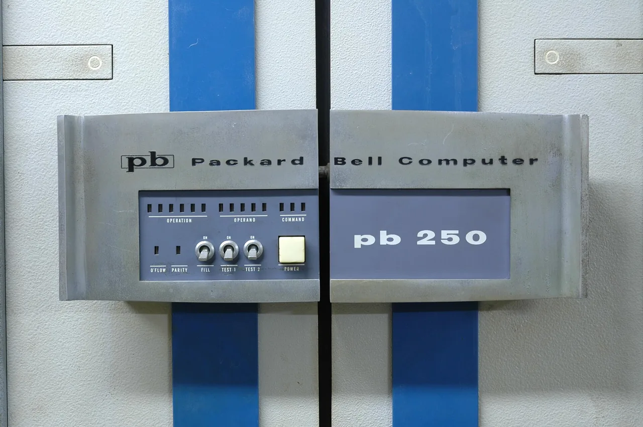 Packard packard-bell, archival photo